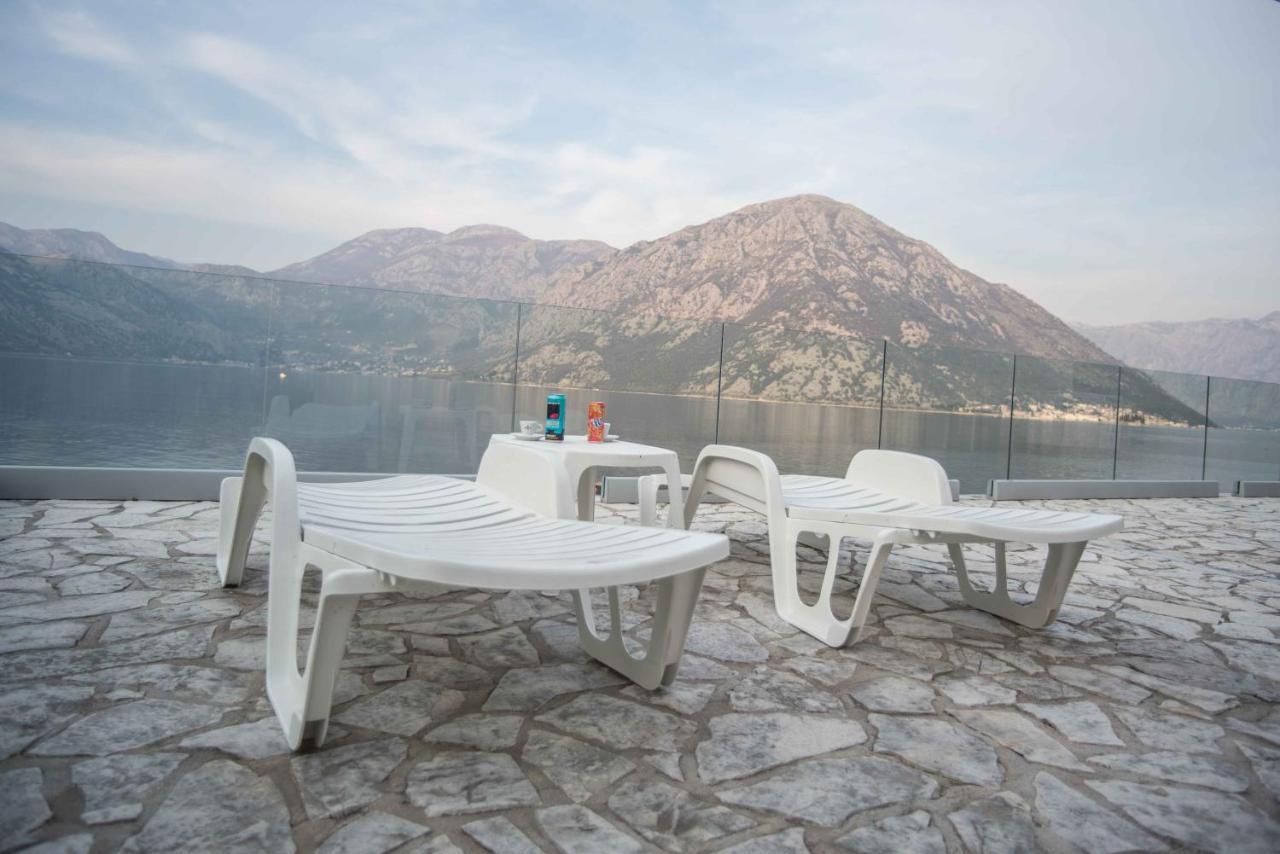 Modern Waterfront 3-Bed Apartment Donja Kostanjica Exterior photo